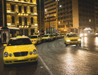 Αλαλούμ με το ν/σ για τα ταξί - Αντιρρήσεις από τους θεσμούς